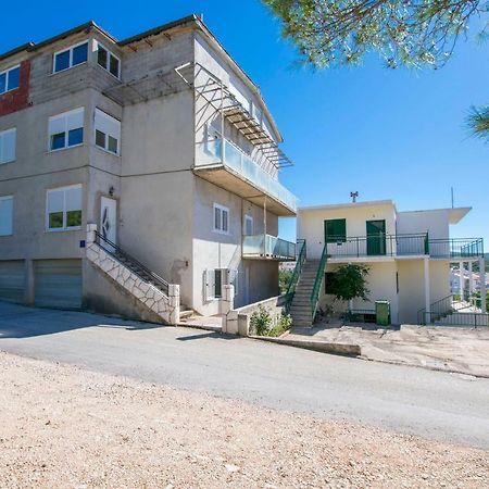 Apartments Jelka Примоштен Екстер'єр фото