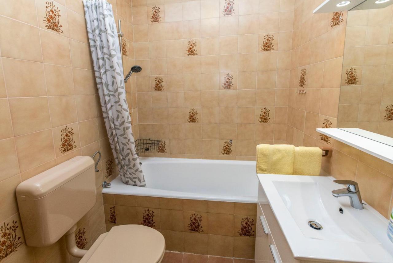 Apartments Jelka Примоштен Екстер'єр фото