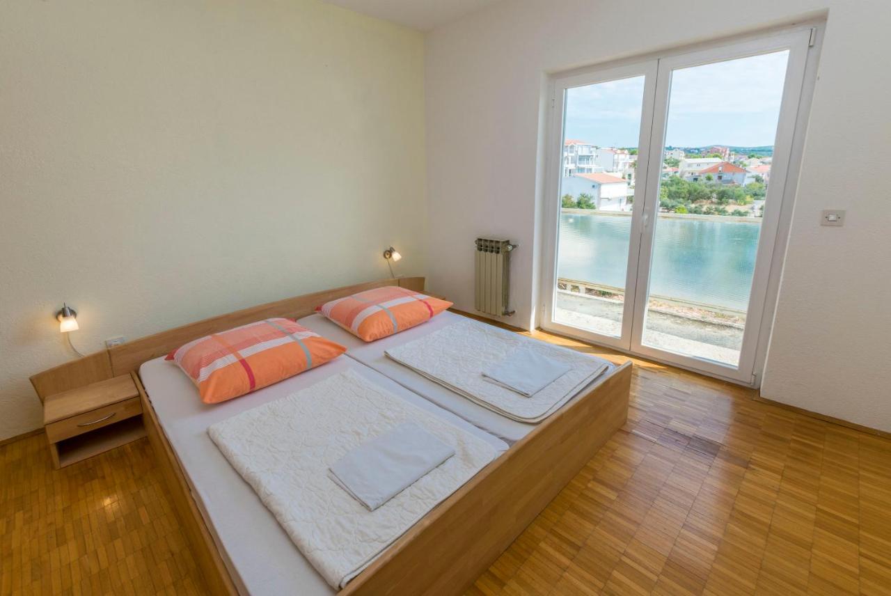 Apartments Jelka Примоштен Екстер'єр фото