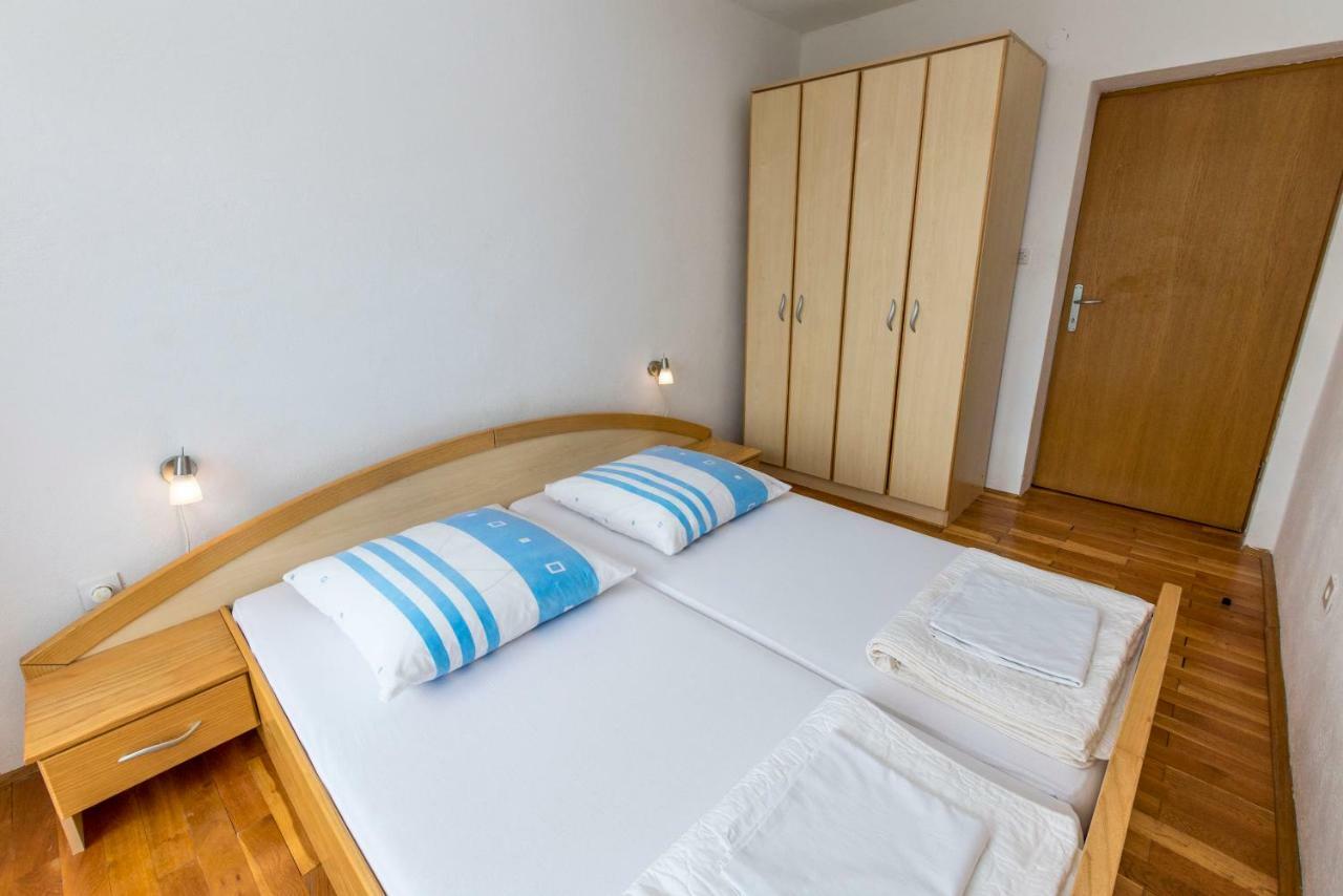 Apartments Jelka Примоштен Екстер'єр фото